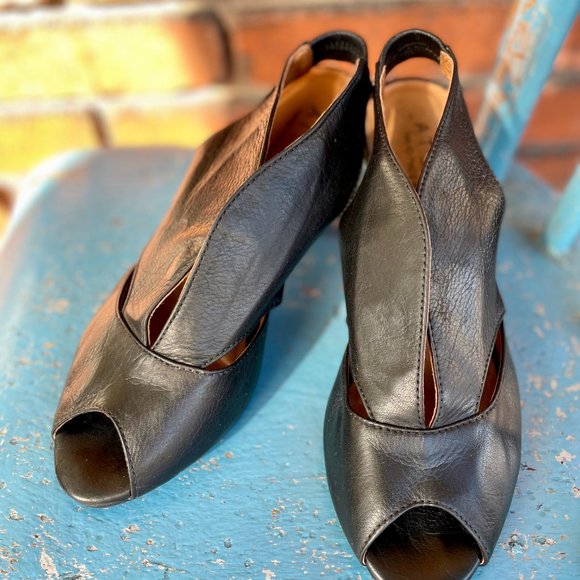 Atelier leather heels (Nordstroms) 38 - Picture 3 of 9